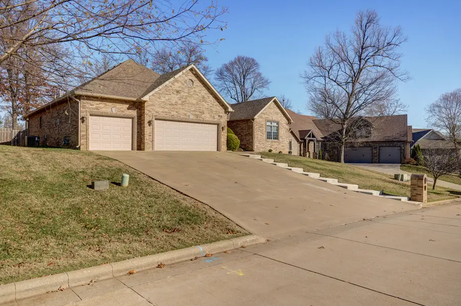 2531 E Old Ivy Street, Springfield, MO 65804 - Image #2