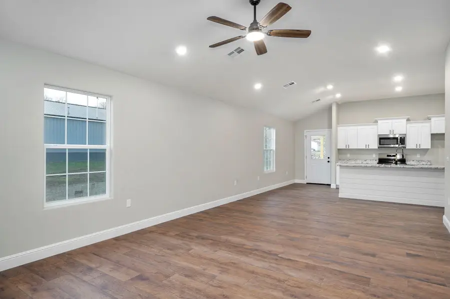 15 E Cofield Street, Aurora, MO 65605 - Image #3