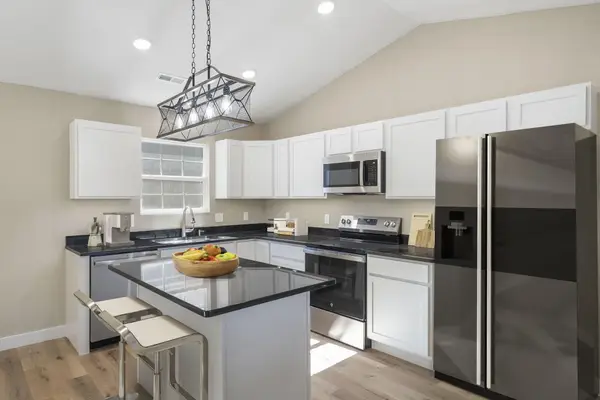 2783 Maple Street, Hollister, MO 65672