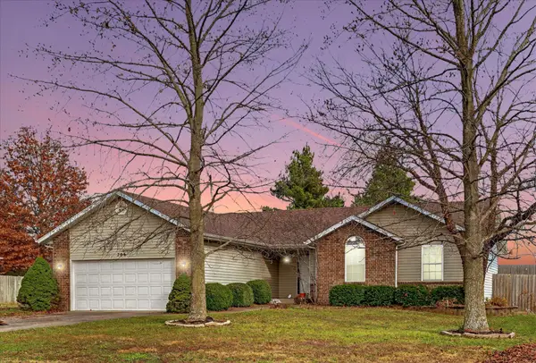 706 S Berry Lane, Willard, MO 65781