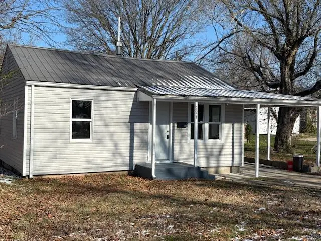 221 W South Street, Aurora, MO 65605 - Image #1