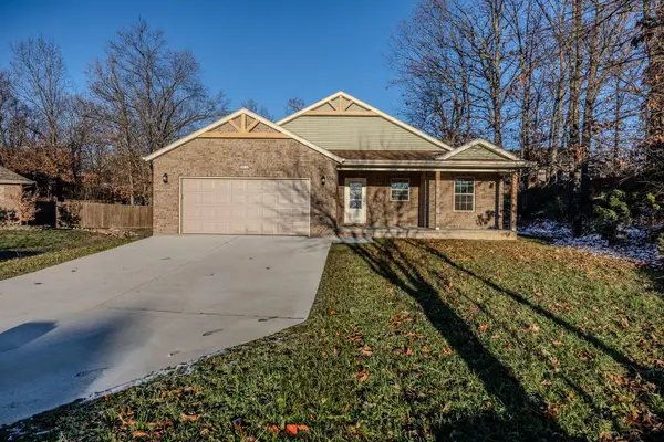 1560 Lacy Spring Drive, Marshfield, MO 65706