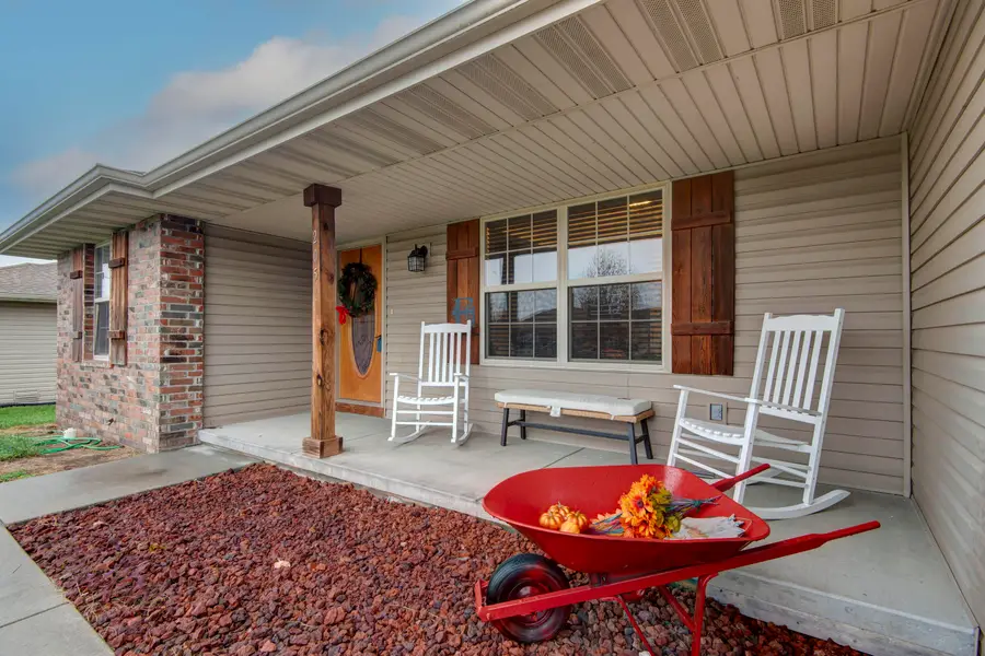 205 Ashton Avenue, Clever, MO 65631 - Image #2