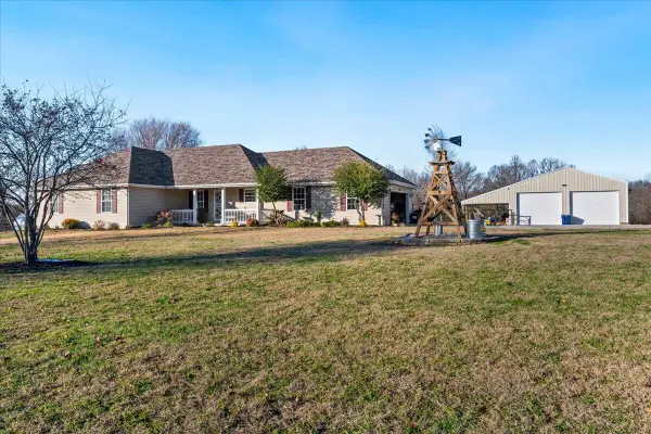 5695 S 182nd Road, Brighton, MO 65617
