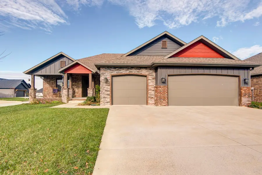 921 E Thorndale Drive, Nixa, MO 65714 - Image #2