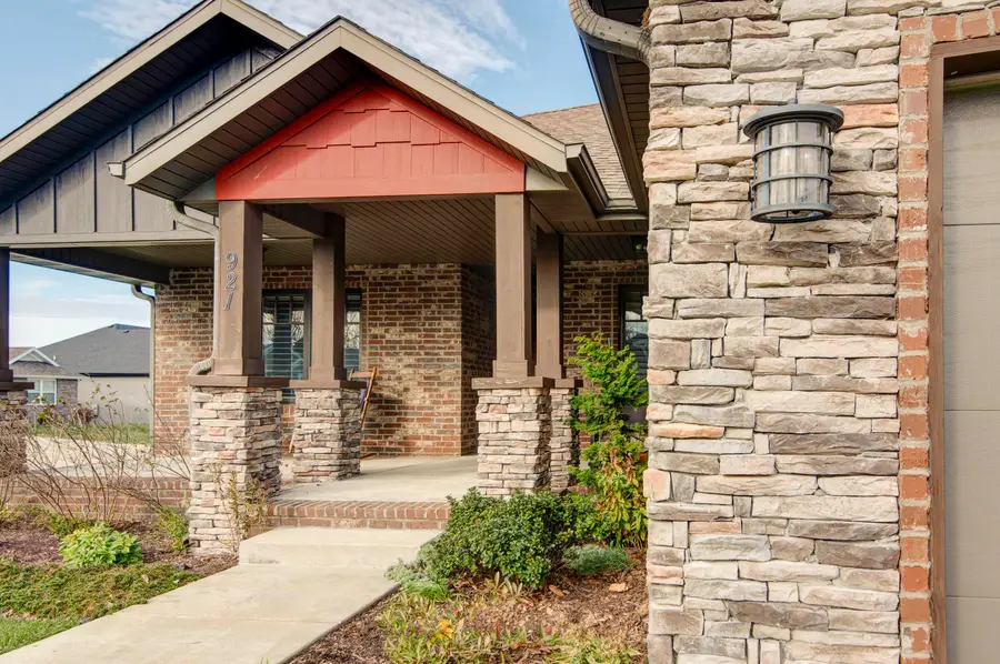 921 E Thorndale Drive, Nixa, MO 65714 - Image #3