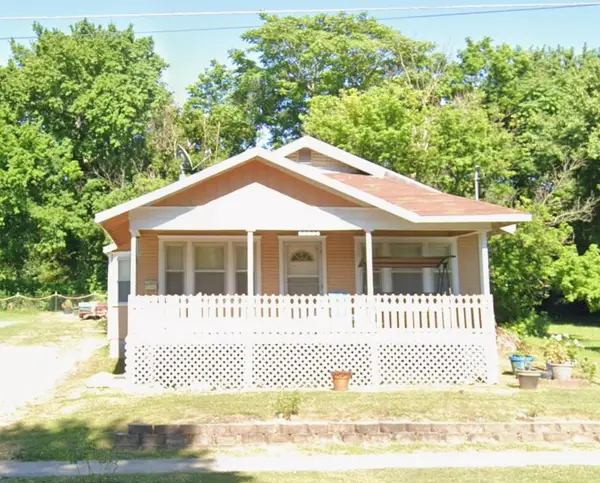 2042 N Washington Avenue, Springfield, MO 65803
