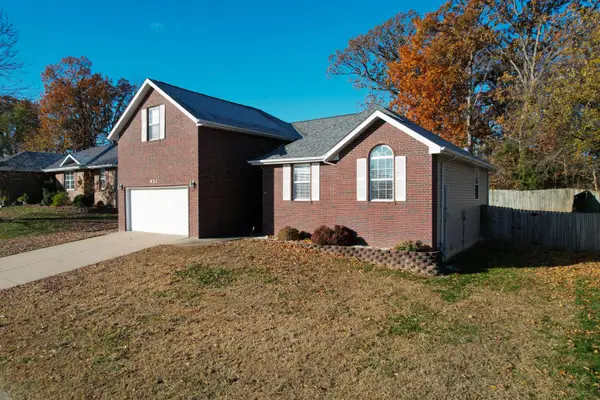821 S Barberry Court, Nixa, MO 65714