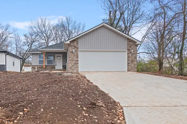 1114 S Hillcrest Avenue, Springfield, MO 65802