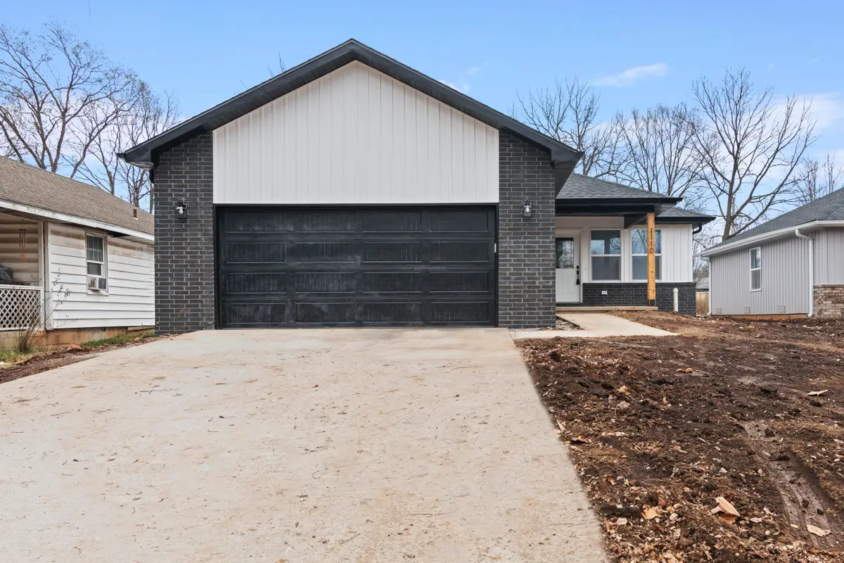 1110 S Hillcrest Avenue, Springfield, MO 65802 - Image #1