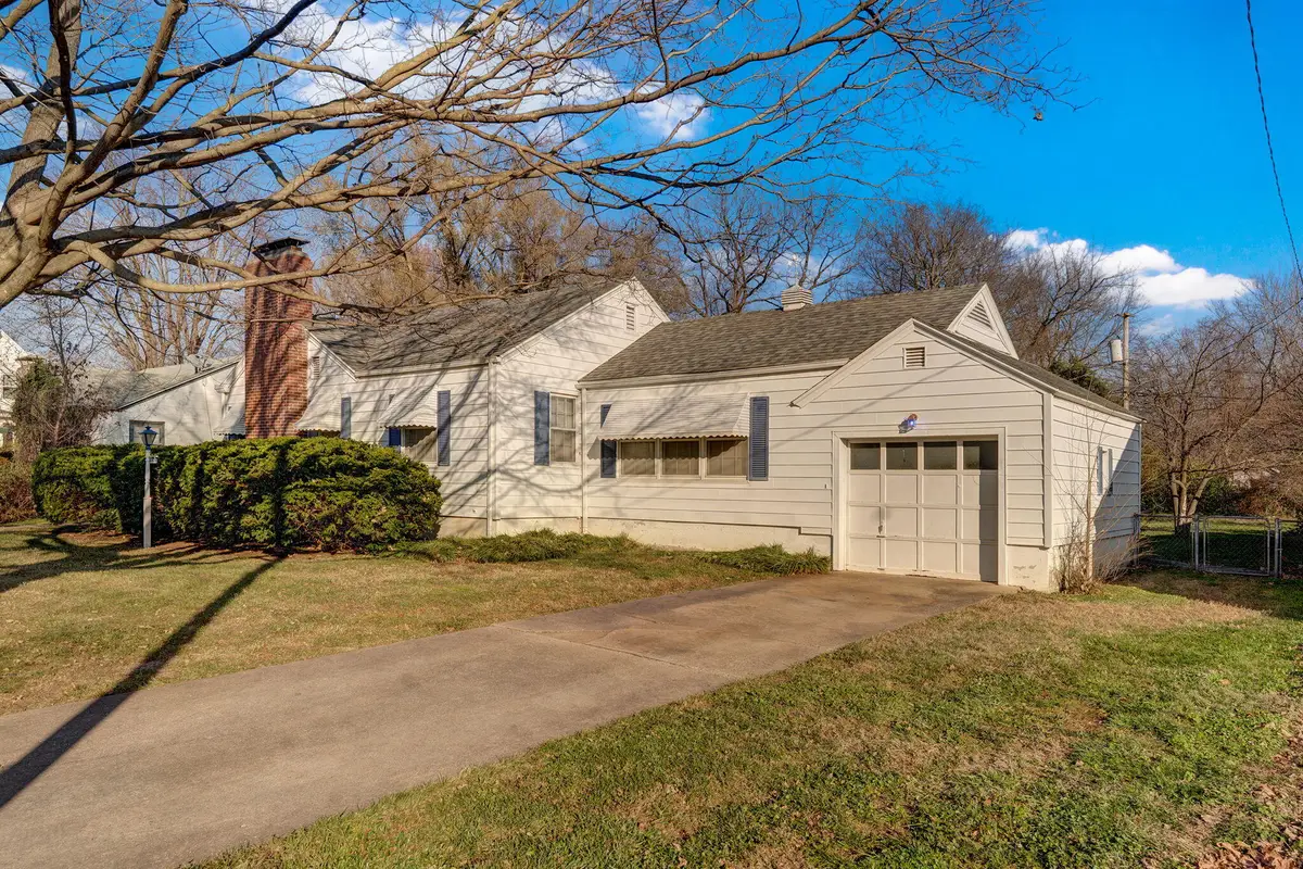 1128 S Stewart Avenue, Springfield, MO 65804 - Image #1