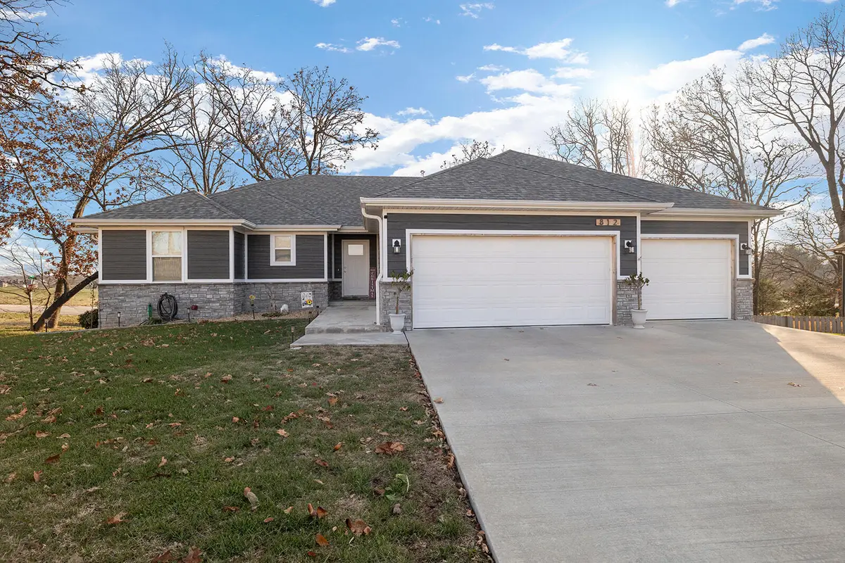 812 E Sugarmill Road, Ozark, MO 65721 - Image #1