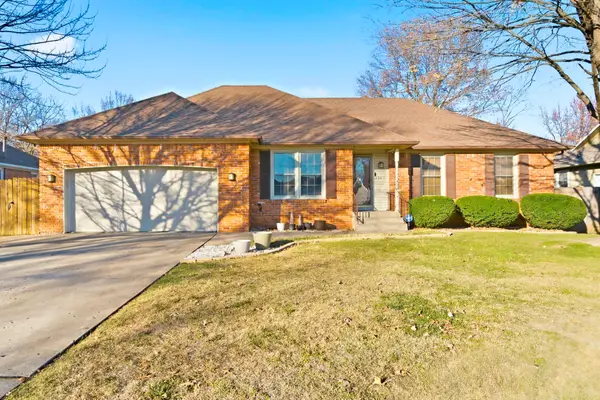 1345 E Woodgate Street, Springfield, MO 65804