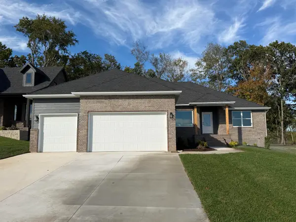 5569 E Wild Horse Drive, Springfield, MO 65802