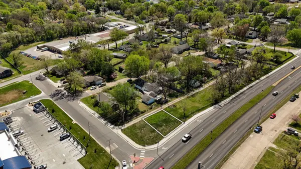 2250 N Kansas Kxpy Expressway, Springfield, MO 65803