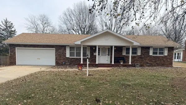 3442 S Pinehurst Court, Springfield, MO 65807