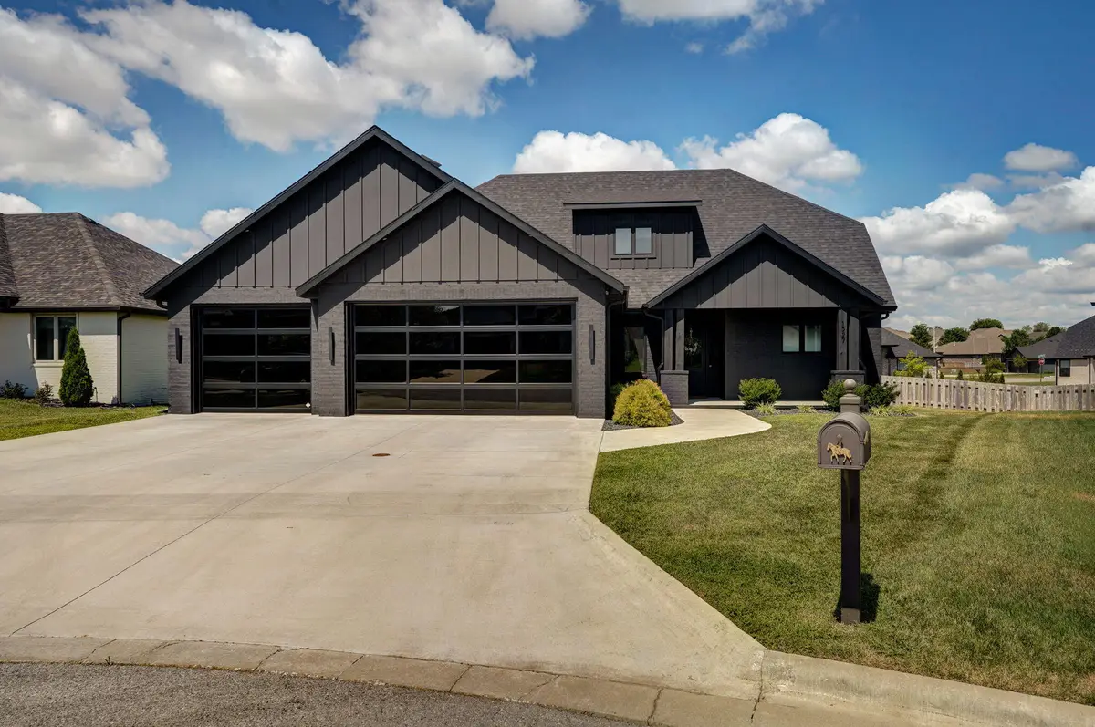 1527 N Edgemont Circle, Springfield, MO 65802 - Image #1