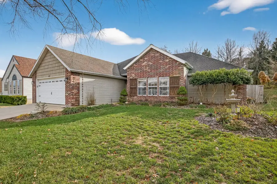 254 Wilshire Drive, Hollister, MO 65672 - Image #2