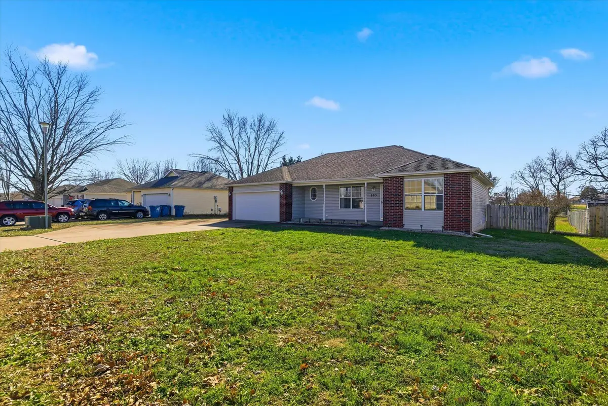 605 S Sunmeadow Drive, Strafford, MO 65757 - Image #1