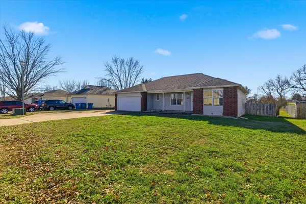 605 S Sunmeadow Drive, Strafford, MO 65757