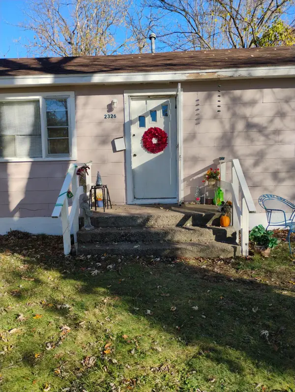 2326 N Farmer Avenue, Springfield, MO 65803