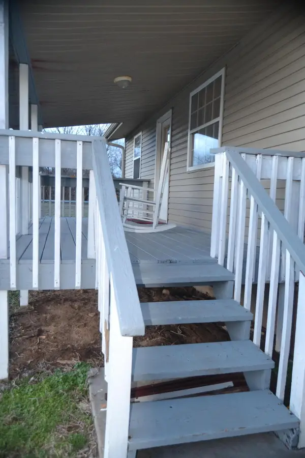 203 Clover Drive, Cassville, MO 65625