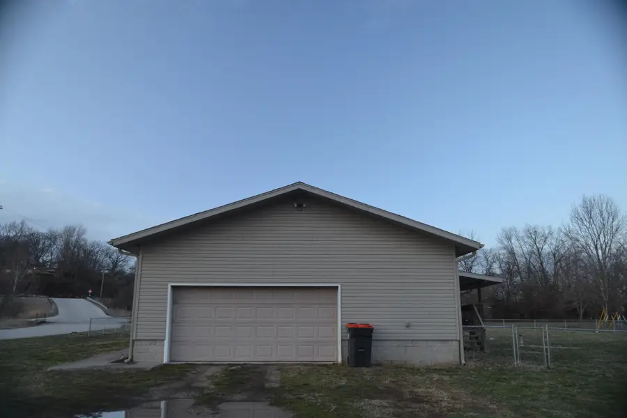 203 Clover Drive, Cassville, MO 65625 - Image #3