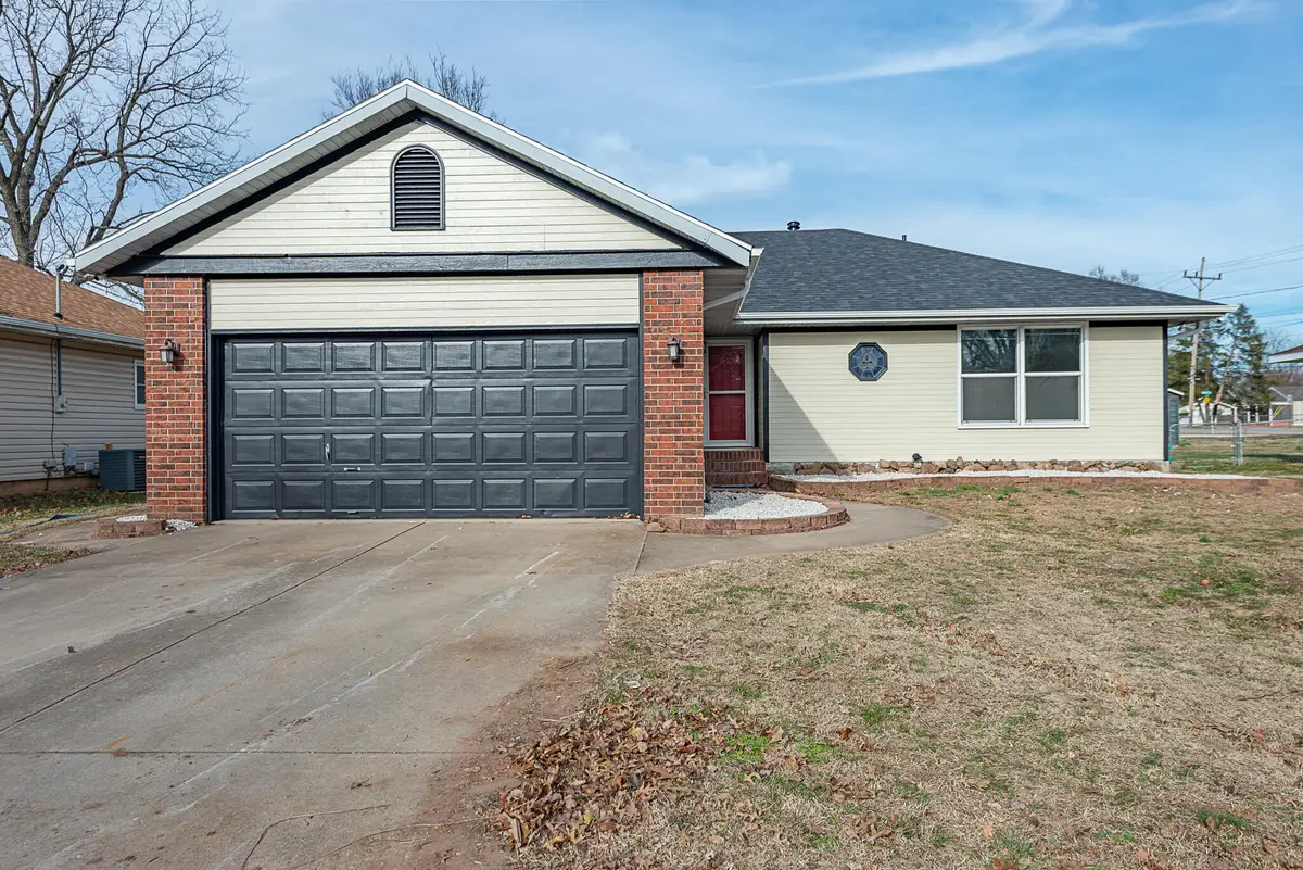 3313 W Camelot Street, Springfield, MO 65807 - Image #1