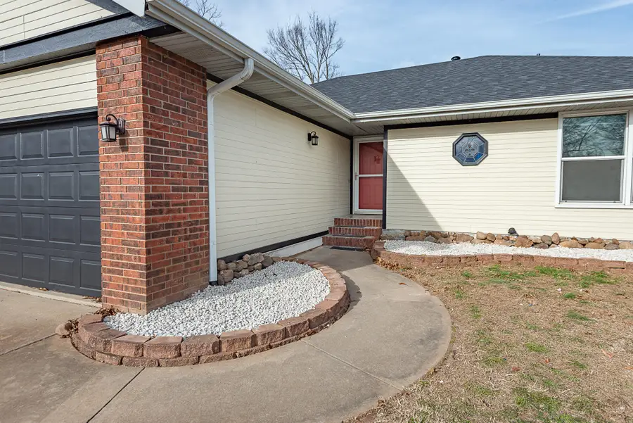 3313 W Camelot Street, Springfield, MO 65807 - Image #3