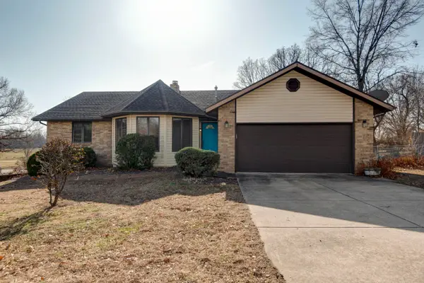 592 E Hillwallen Place, Nixa, MO 65714
