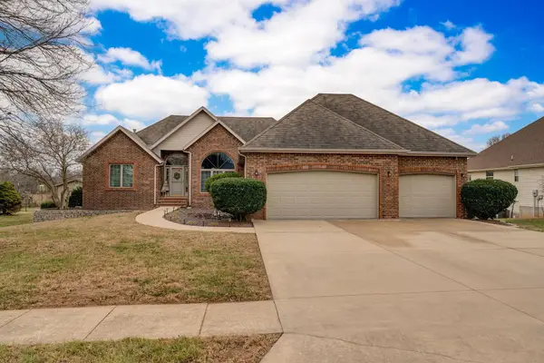 1220 E Charles Street, Republic, MO 65738