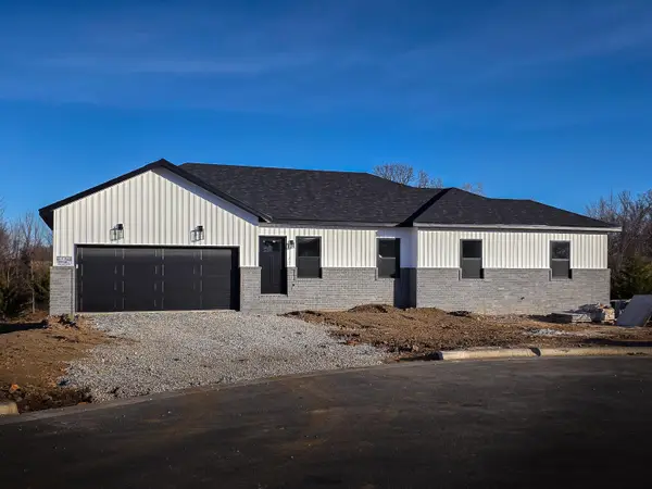 112 E Acacia Circle, Clever, MO 65631