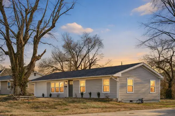 116 E Hadley Street, Aurora, MO 65605