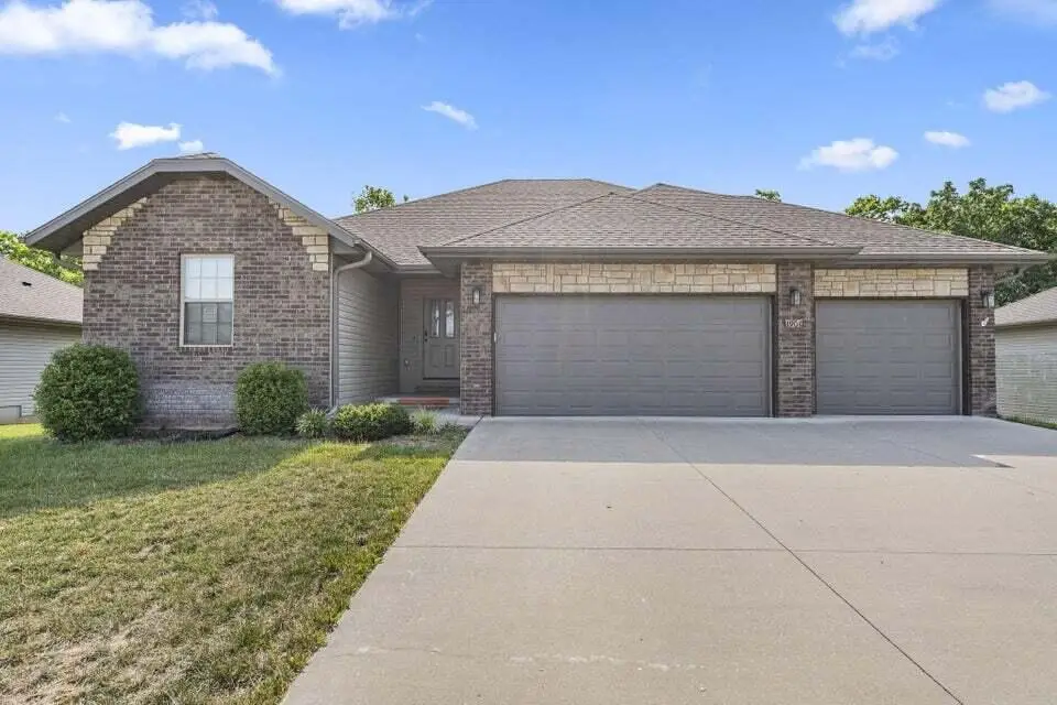 1904 S Thomas Drive, Ozark, MO 65721 - Image #1
