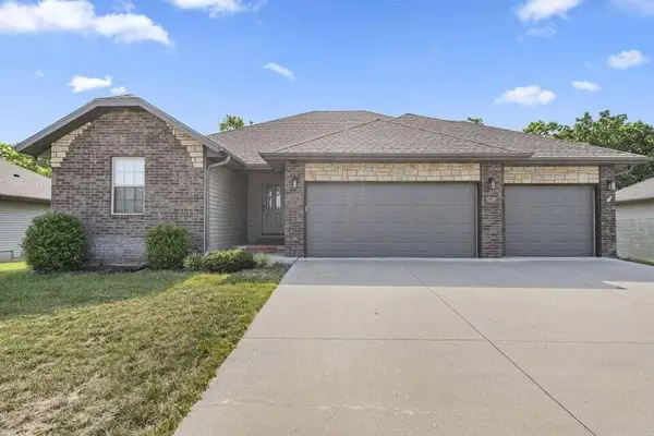 1904 S Thomas Drive, Ozark, MO 65721