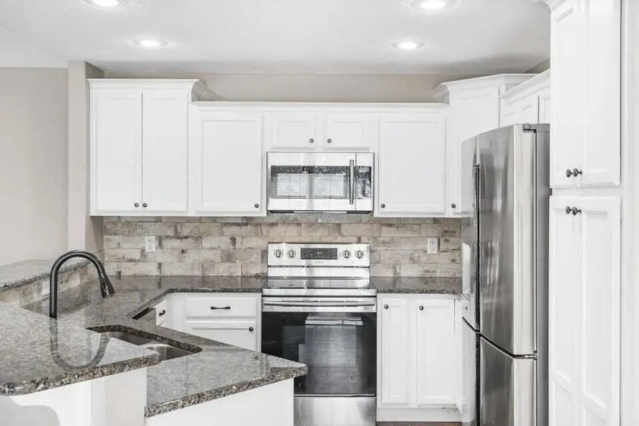 1904 S Thomas Drive, Ozark, MO 65721 - Image #2