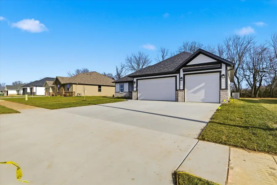 1394 N Collins Drive, Republic, MO 65738 - Image #3