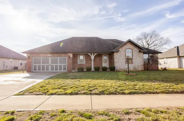 2002 E Greenwich Drive, Ozark, MO 65721