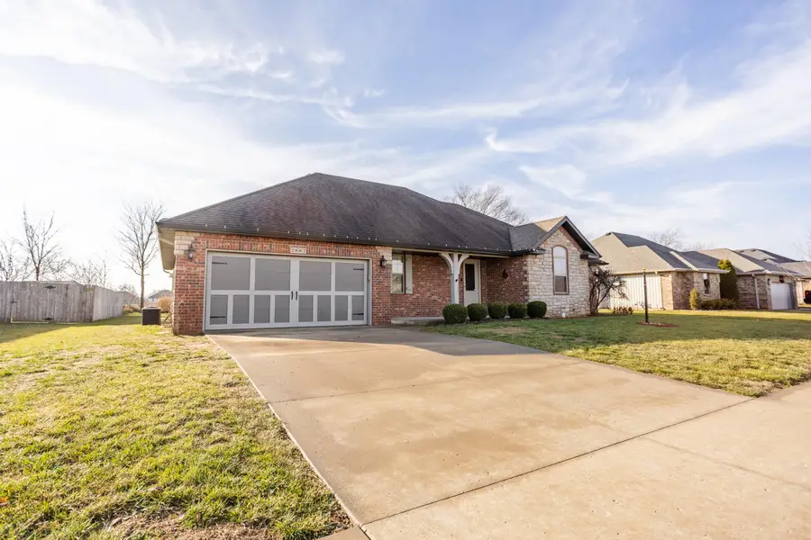 2002 E Greenwich Drive, Ozark, MO 65721 - Image #2