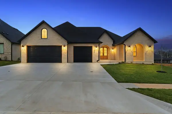 2160 N Silver Charm Avenue, Springfield, MO 65802