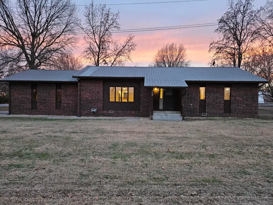 806 E Springfield Street, Aurora, MO 65605 - Image #3