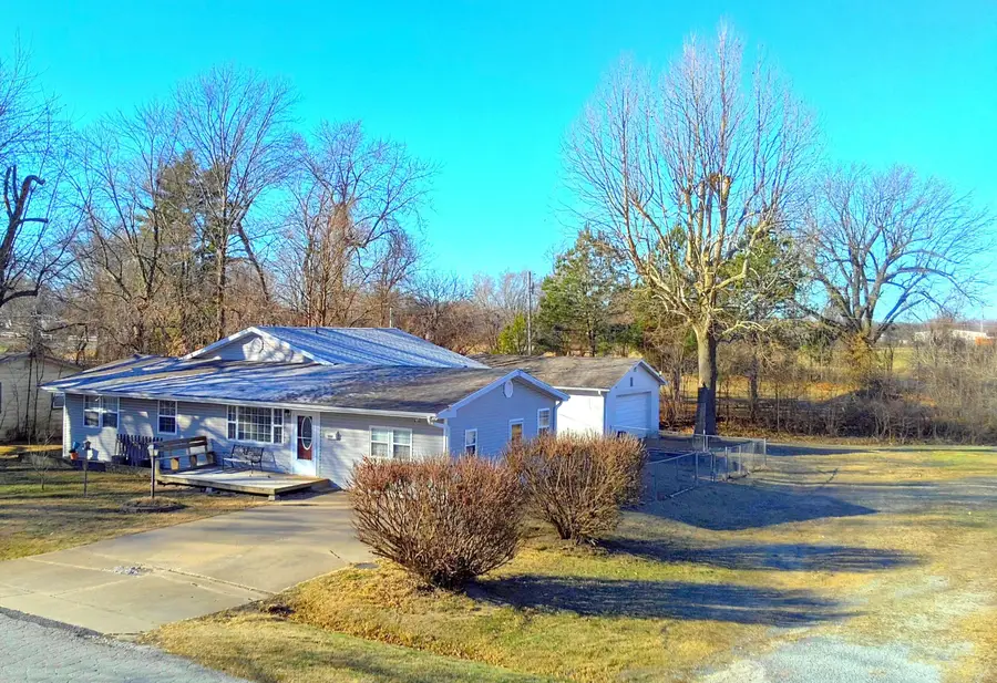 1201 S Madison Avenue, Aurora, MO 65605 - Image #2