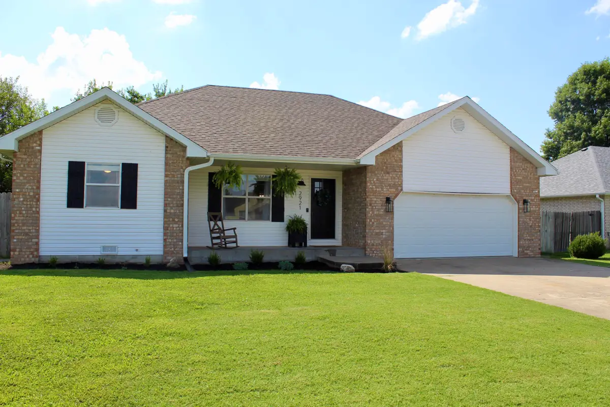 2921 Grant Avenue, Bolivar, MO 65613 - Image #1
