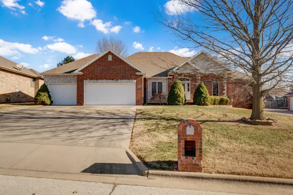 2738 S Pembrook Avenue, Springfield, MO 65807