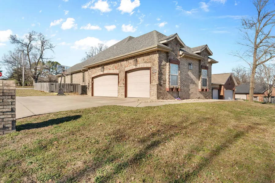 2695 W Nottingham Street, Springfield, MO 65810 - Image #2