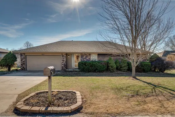 2444 W Swallow Street, Springfield, MO 65810