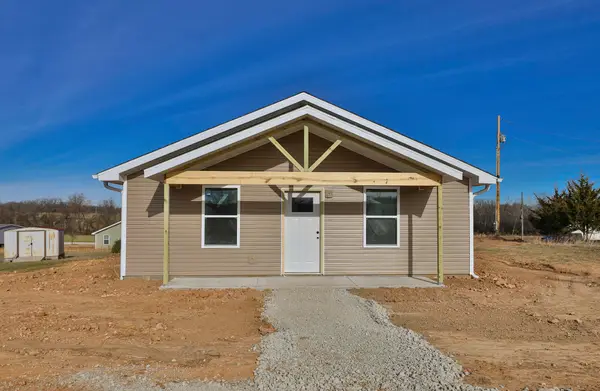 7754 N Blockade Village, Seligman, MO 65745