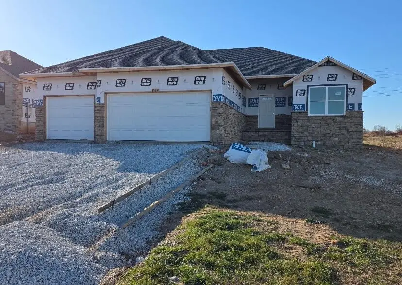 687 W Castor Loop, Nixa, MO 65714 - Image #1