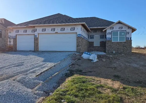 687 W Castor Loop, Nixa, MO 65714