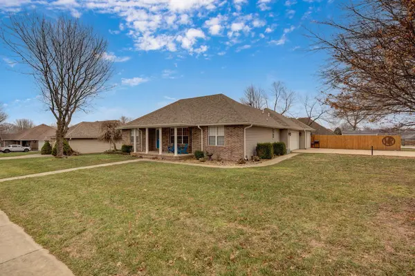1302 E Primrose Lane, Republic, MO 65738